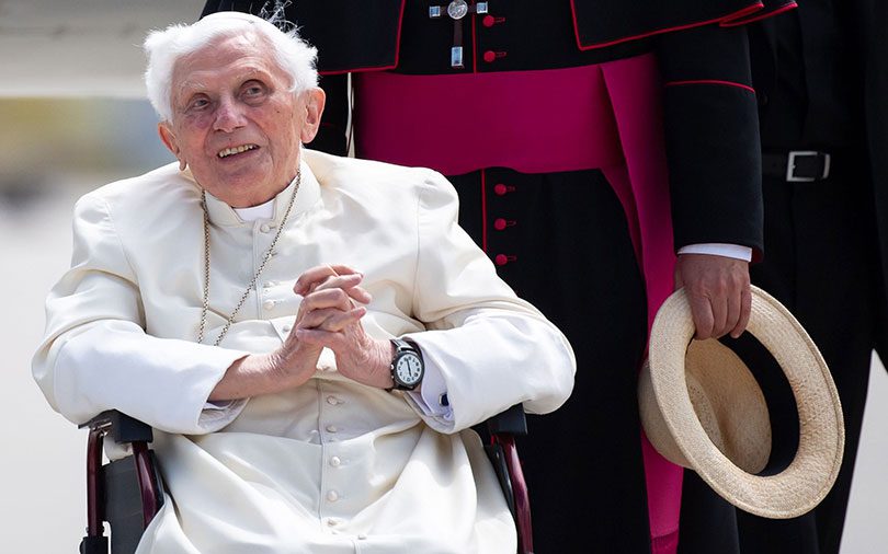 Benedikt XVI teško govori, ali je lucidan i nasmiješen
